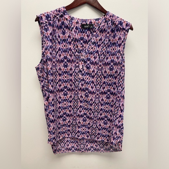 a.n.a Tops - 4 for $25 💜  a.n.a Purple & Pink Pattern Top / Shirt Size XL